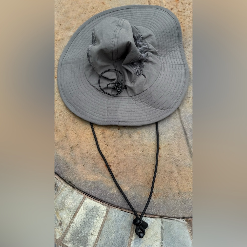 Swiss tech fishing/hikers hat with vents, 90’s